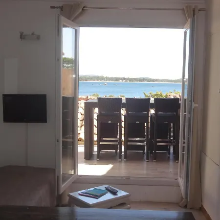 Les Pieds Dans L'eau * Πόρτο Βέκιο