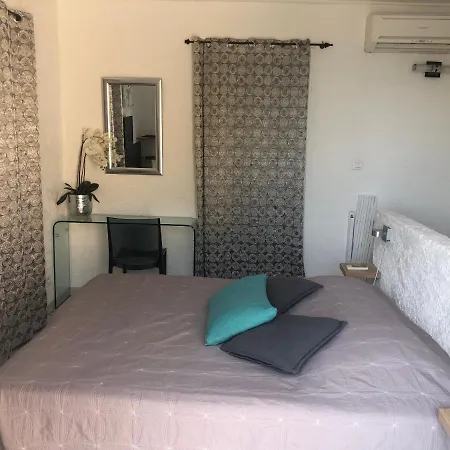 Les Pieds Dans L'eau