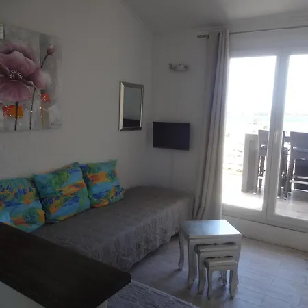 Les Pieds Dans L'eau