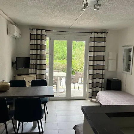 Les Pieds Dans L'eau