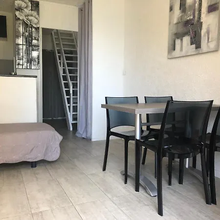 Semesterbostad Les Pieds Dans L'eau *