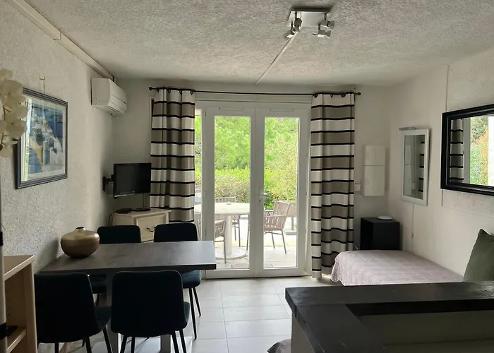 Les Pieds Dans L'eau * פורטו-וישיו